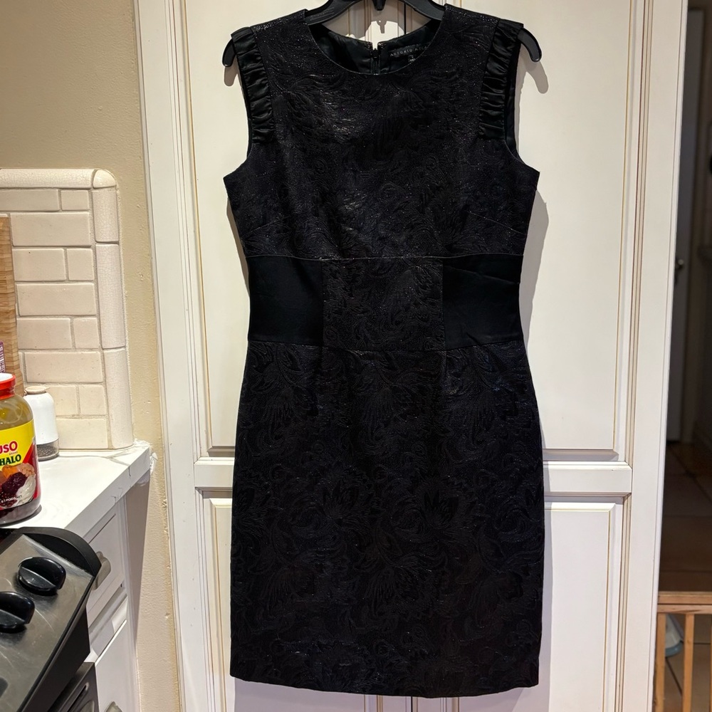 Antonio Melani Size 6 Black Dresss has zipper & slit on back
